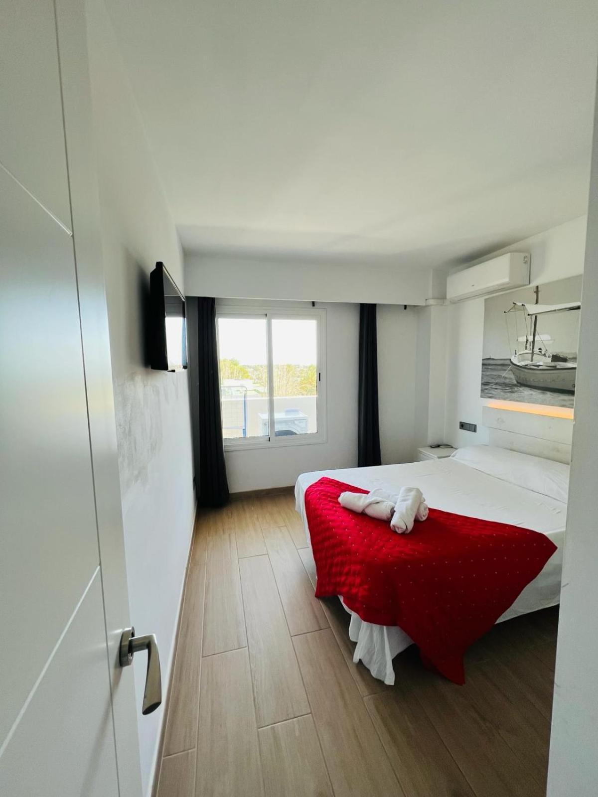 Bright Apartment In Puerto Alcudia 阿尔库迪亚港 外观 照片